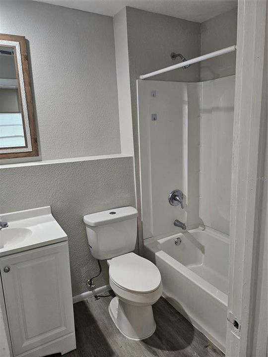 合同活跃: $295,000 (4 贝兹, 2 浴室, 1425 平方英尺)