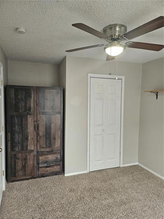 合同活跃: $295,000 (4 贝兹, 2 浴室, 1425 平方英尺)