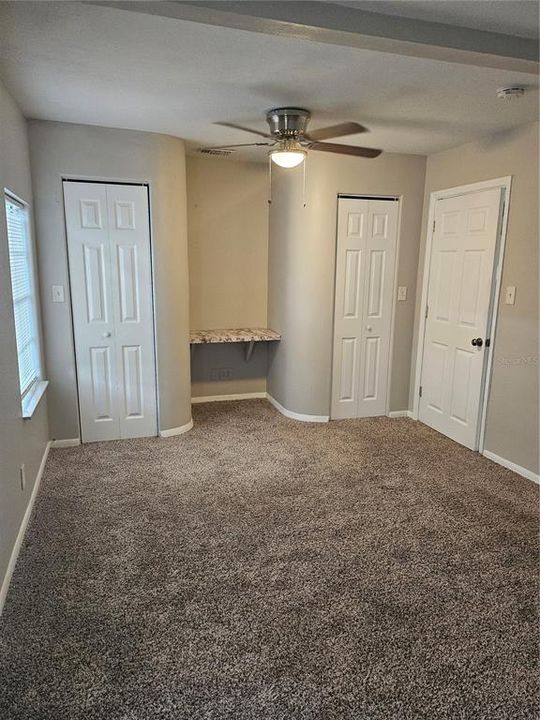 合同活跃: $295,000 (4 贝兹, 2 浴室, 1425 平方英尺)