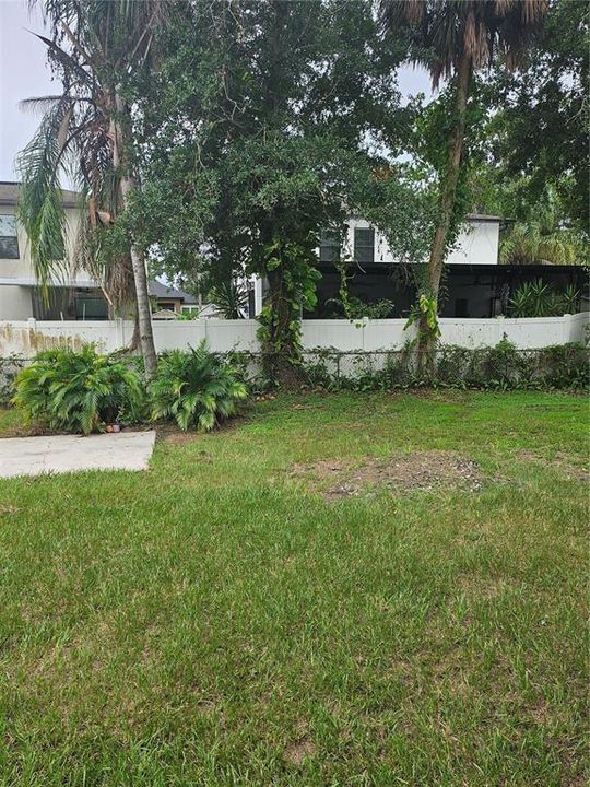 合同活跃: $295,000 (4 贝兹, 2 浴室, 1425 平方英尺)