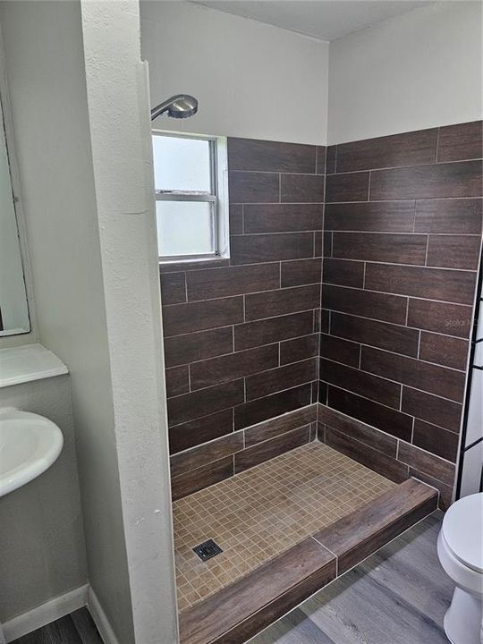 合同活跃: $295,000 (4 贝兹, 2 浴室, 1425 平方英尺)