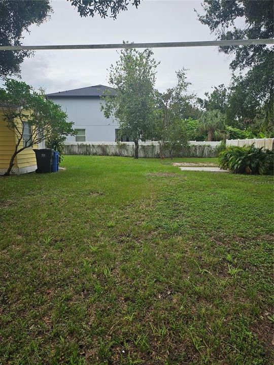 合同活跃: $295,000 (4 贝兹, 2 浴室, 1425 平方英尺)