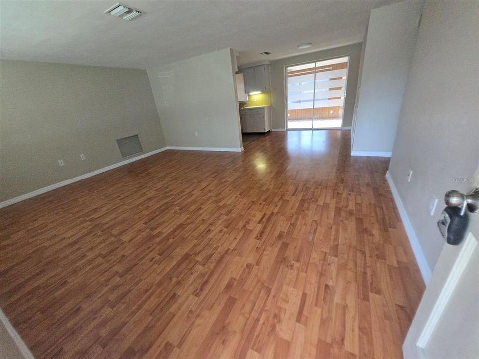 Active With Contract: $1,800 (2 beds, 2 baths, 1128 Square Feet)