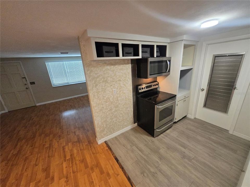 Active With Contract: $1,800 (2 beds, 2 baths, 1128 Square Feet)