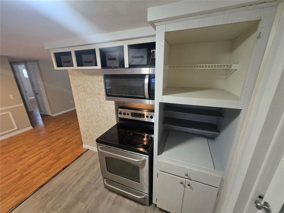 Active With Contract: $1,800 (2 beds, 2 baths, 1128 Square Feet)