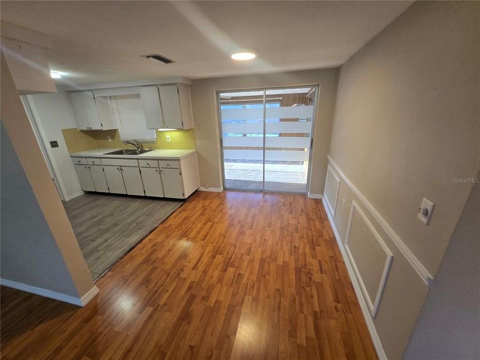 Active With Contract: $1,800 (2 beds, 2 baths, 1128 Square Feet)