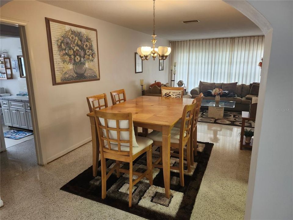 Active With Contract: $390,000 (2 beds, 2 baths, 1453 Square Feet)