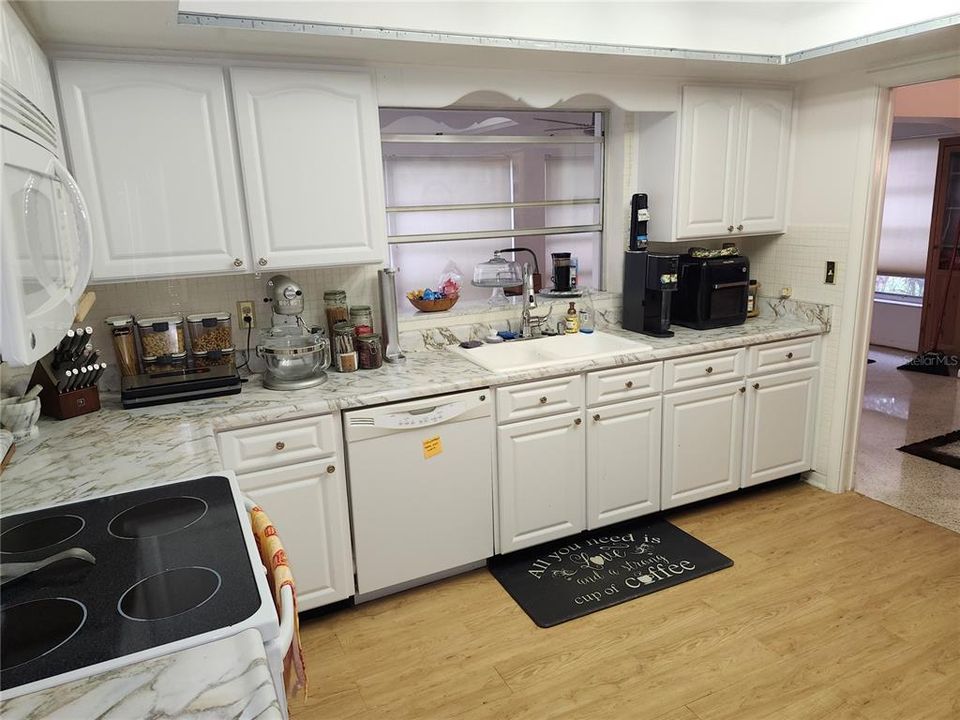 Active With Contract: $390,000 (2 beds, 2 baths, 1453 Square Feet)