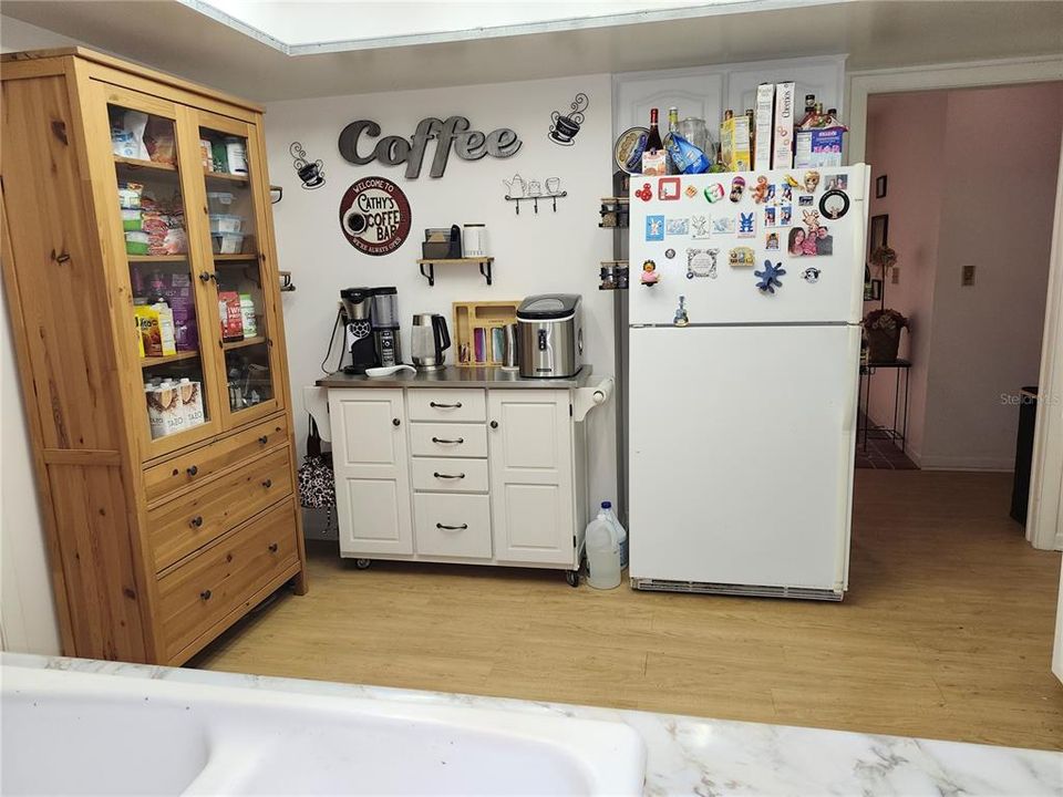 Active With Contract: $390,000 (2 beds, 2 baths, 1453 Square Feet)