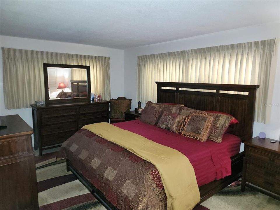 Active With Contract: $390,000 (2 beds, 2 baths, 1453 Square Feet)