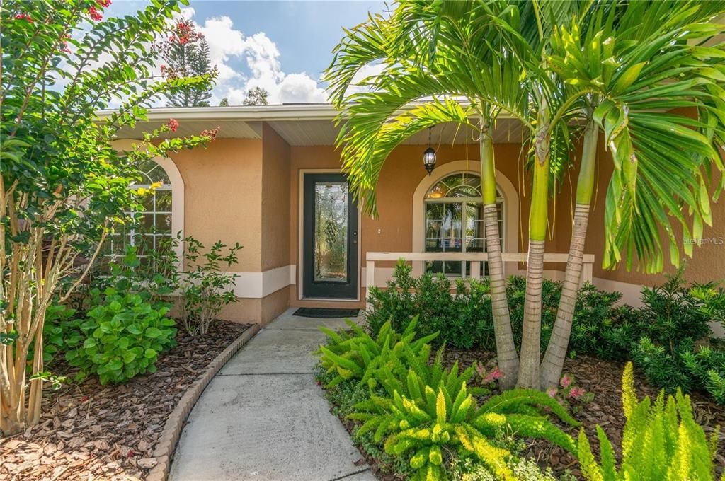 Active With Contract: $2,100 (3 beds, 2 baths, 1148 Square Feet)