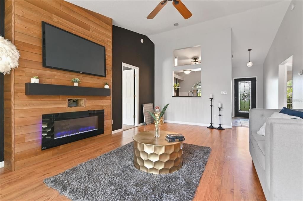 Active With Contract: $2,100 (3 beds, 2 baths, 1148 Square Feet)