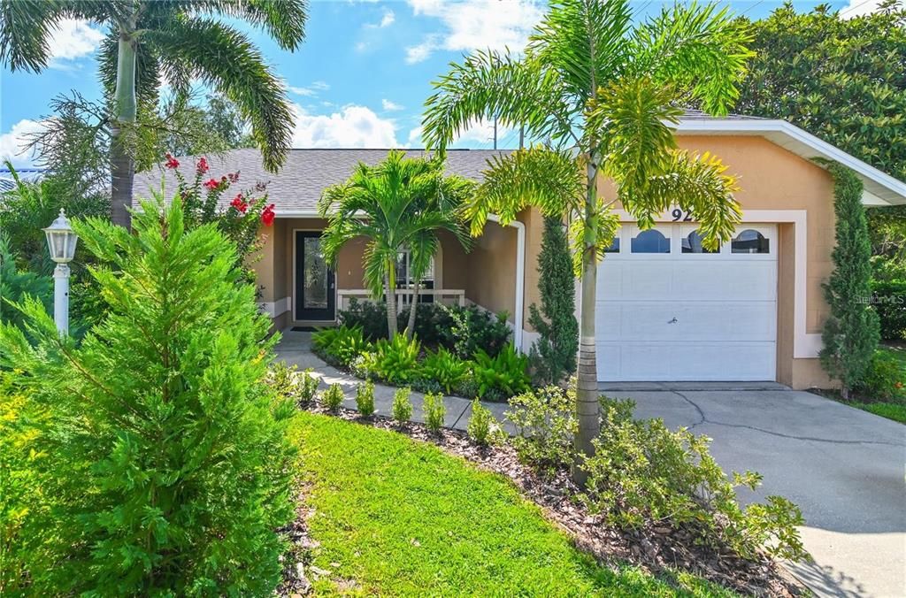 Active With Contract: $2,100 (3 beds, 2 baths, 1148 Square Feet)