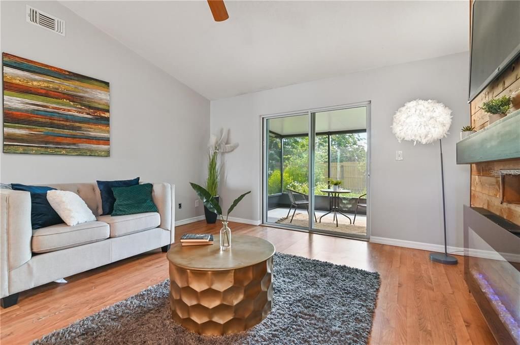 Active With Contract: $2,100 (3 beds, 2 baths, 1148 Square Feet)