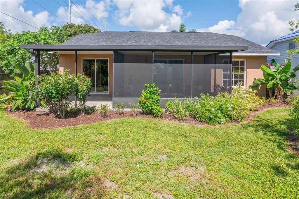 Active With Contract: $2,100 (3 beds, 2 baths, 1148 Square Feet)