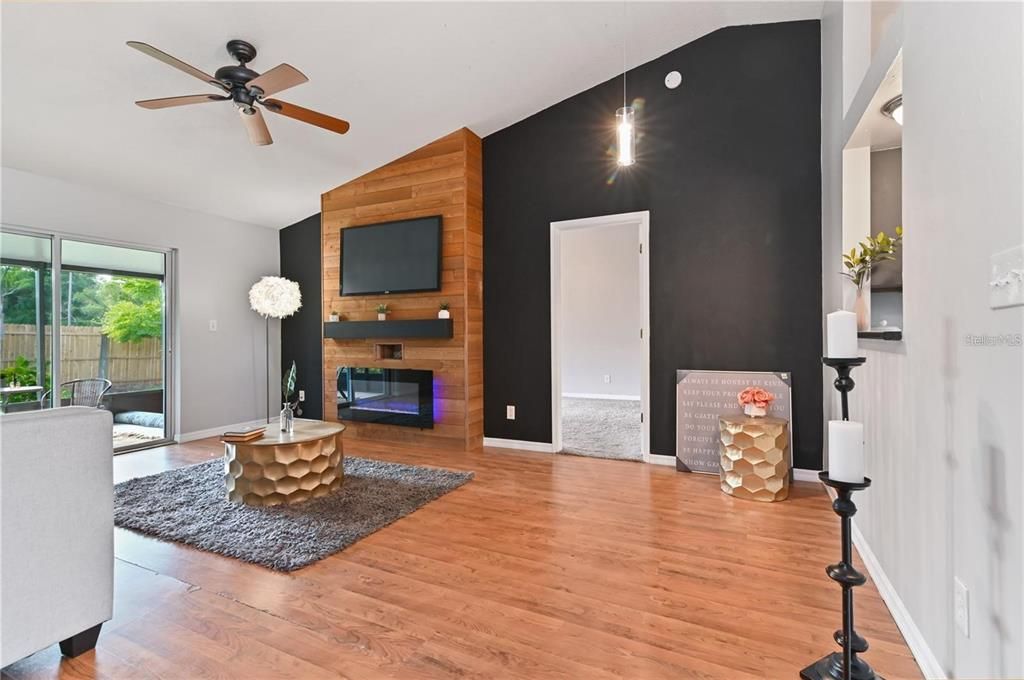 Active With Contract: $2,100 (3 beds, 2 baths, 1148 Square Feet)