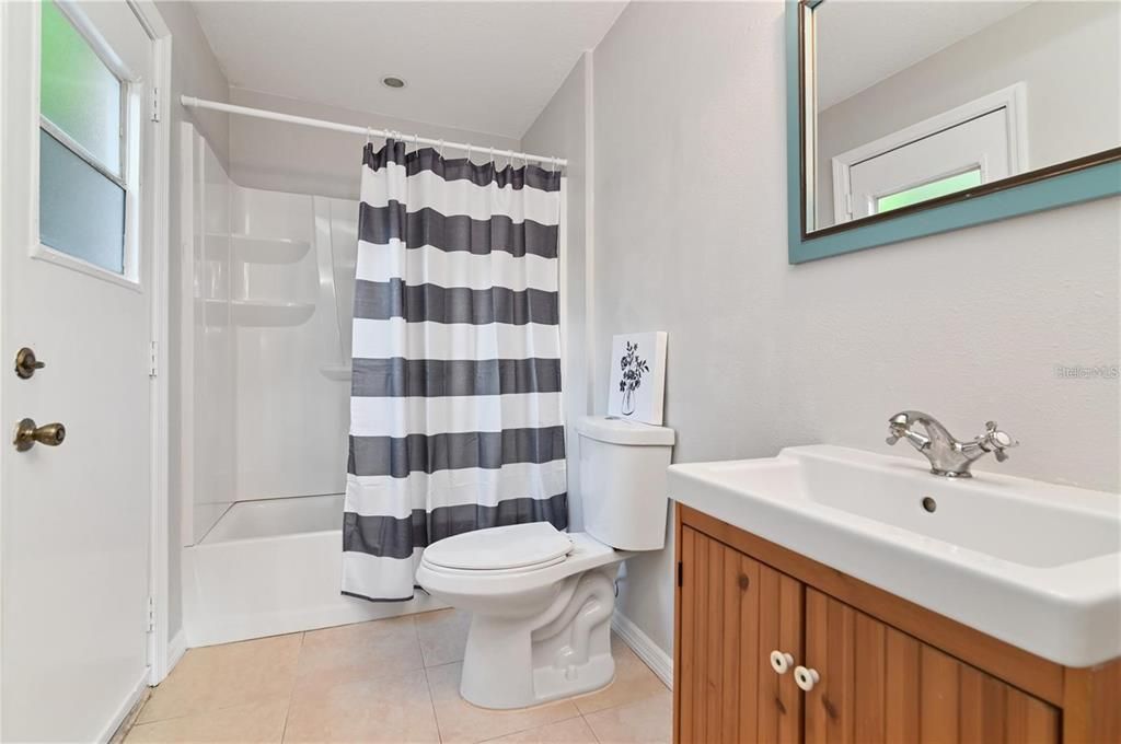 Active With Contract: $2,100 (3 beds, 2 baths, 1148 Square Feet)