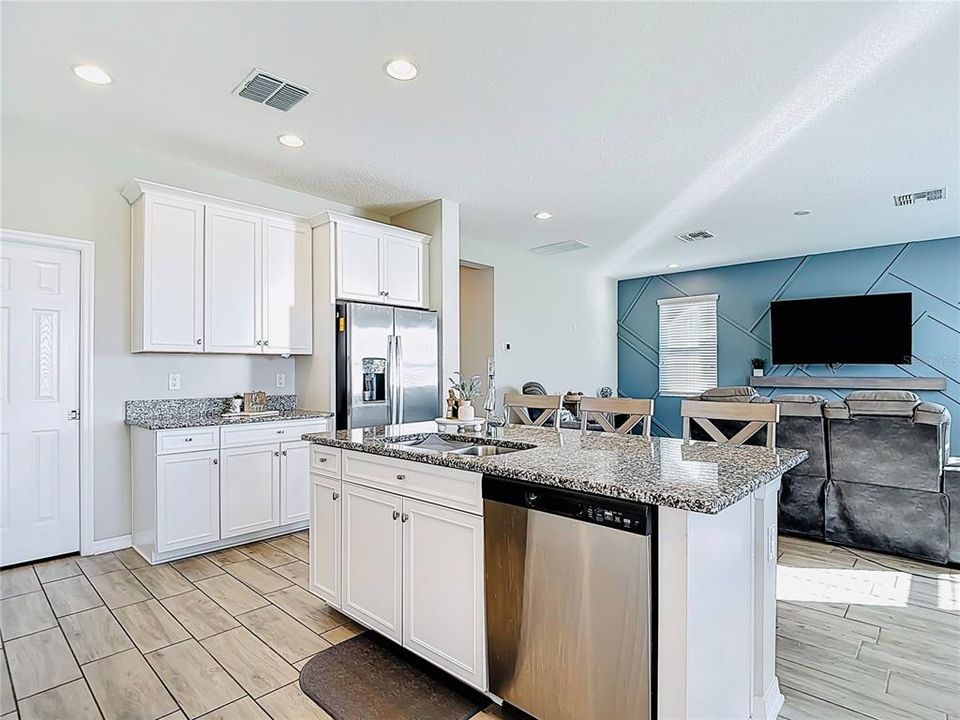 For Sale: $444,000 (4 beds, 3 baths, 2585 Square Feet)