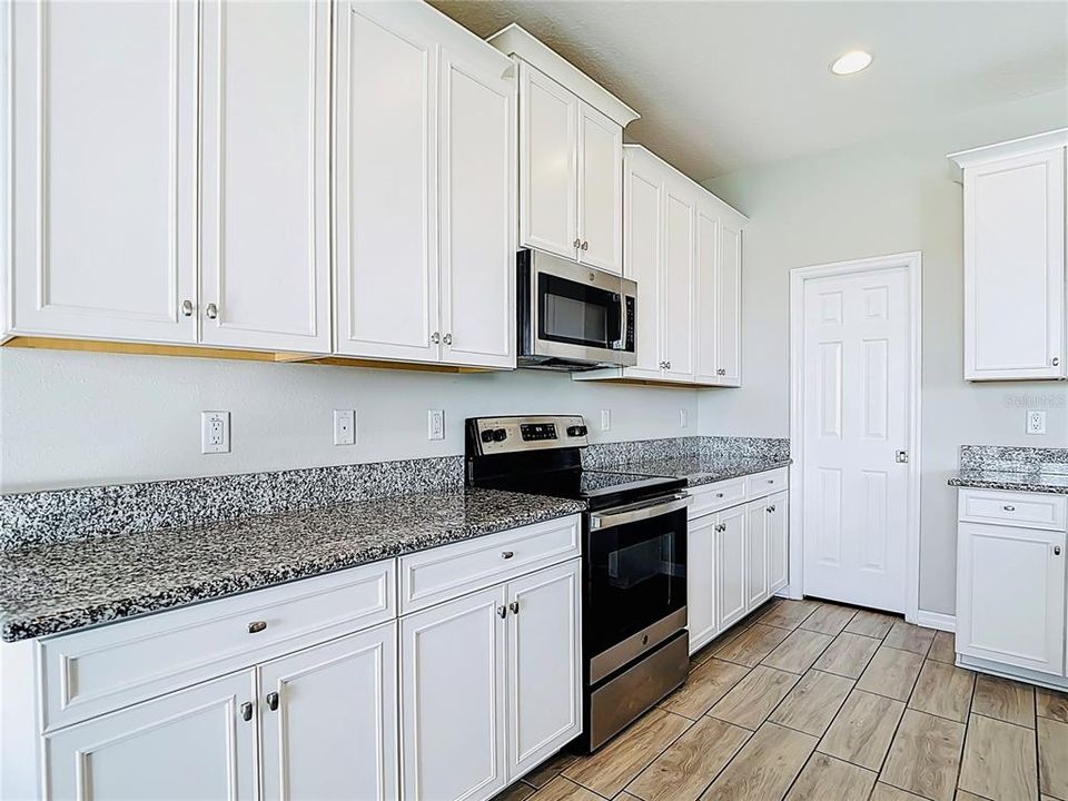 For Sale: $444,000 (4 beds, 3 baths, 2585 Square Feet)