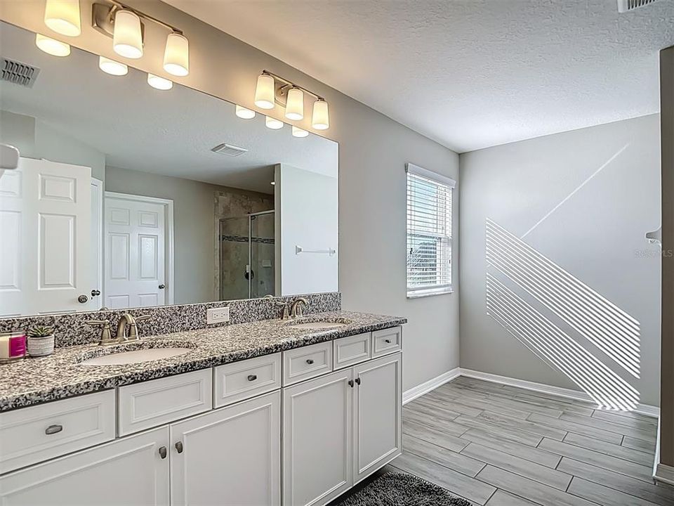 For Sale: $444,000 (4 beds, 3 baths, 2585 Square Feet)