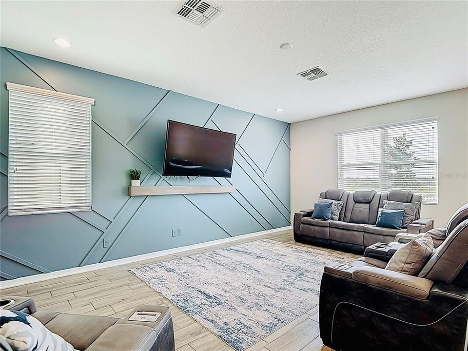 For Sale: $444,000 (4 beds, 3 baths, 2585 Square Feet)