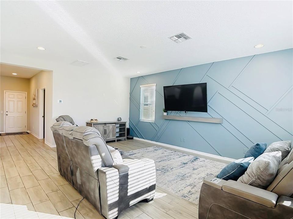 For Sale: $444,000 (4 beds, 3 baths, 2585 Square Feet)