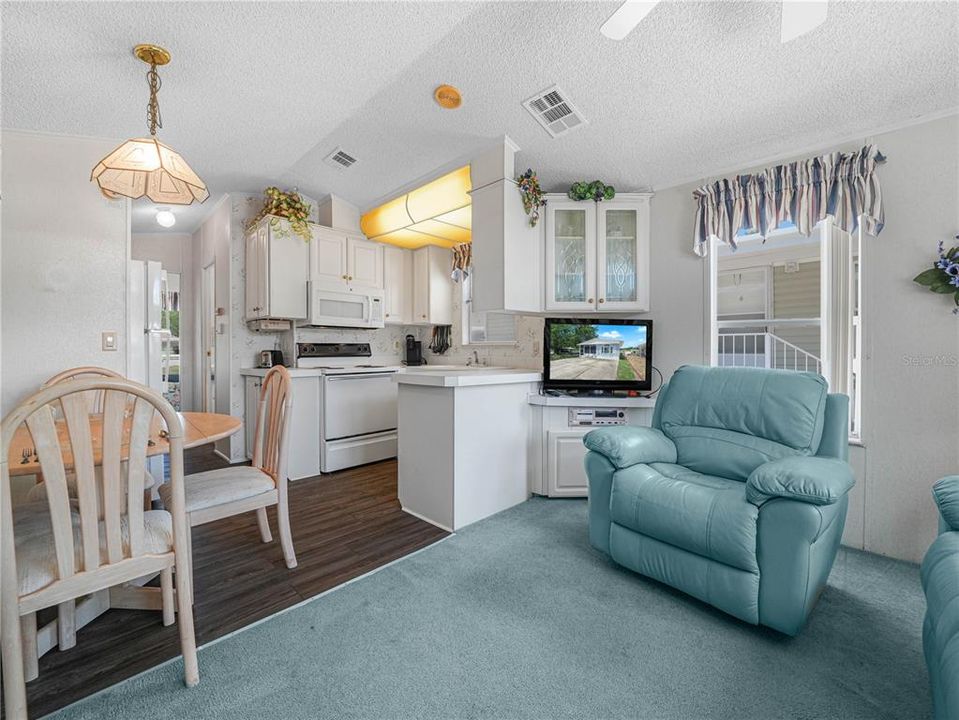 待售: $74,900 (1 贝兹, 1 浴室, 408 平方英尺)