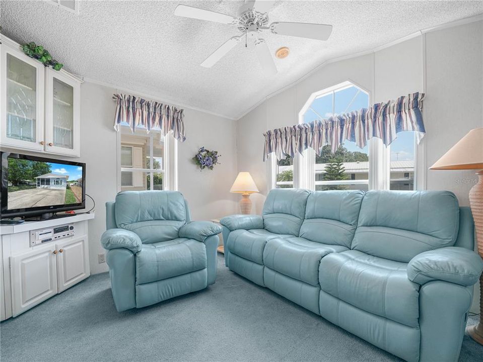 待售: $74,900 (1 贝兹, 1 浴室, 408 平方英尺)