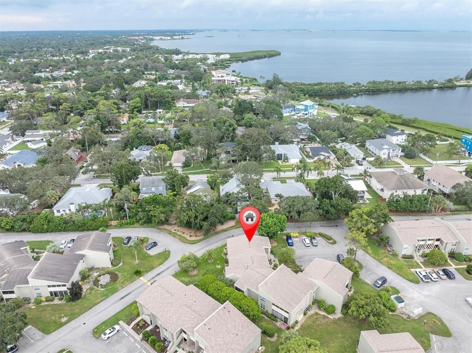 合同活跃: $199,900 (2 贝兹, 2 浴室, 980 平方英尺)