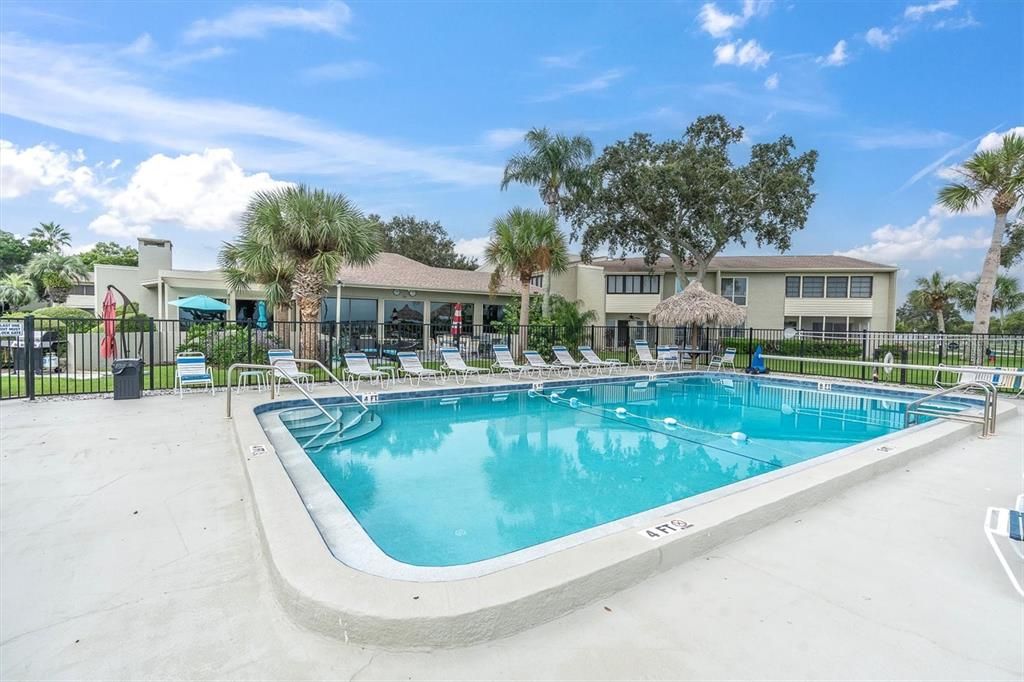 合同活跃: $199,900 (2 贝兹, 2 浴室, 980 平方英尺)