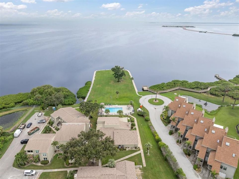 合同活跃: $199,900 (2 贝兹, 2 浴室, 980 平方英尺)