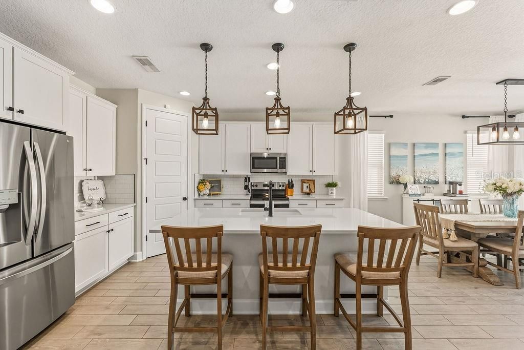 For Sale: $699,000 (4 beds, 3 baths, 2527 Square Feet)