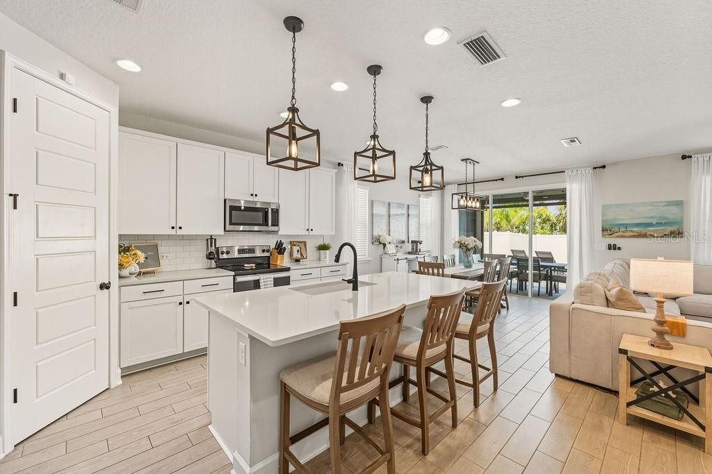 For Sale: $699,000 (4 beds, 3 baths, 2527 Square Feet)