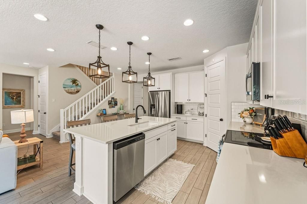 For Sale: $699,000 (4 beds, 3 baths, 2527 Square Feet)