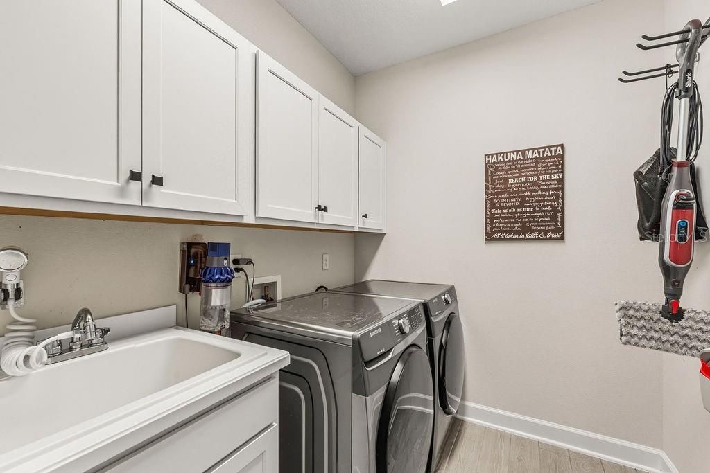 For Sale: $699,000 (4 beds, 3 baths, 2527 Square Feet)