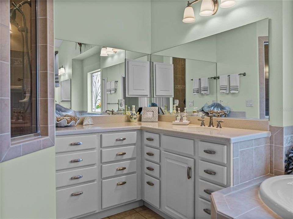 待售: $1,100,000 (3 贝兹, 3 浴室, 3281 平方英尺)