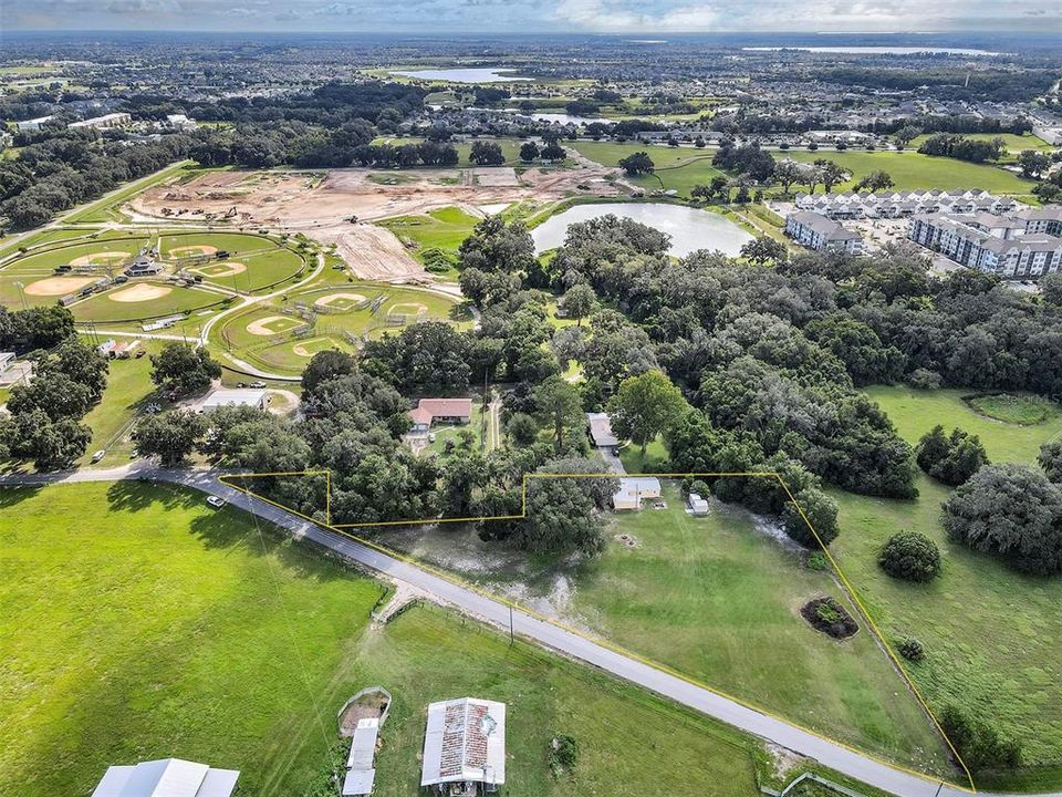 待售: $800,000 (4 贝兹, 2 浴室, 1340 平方英尺)