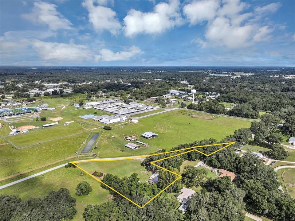 待售: $800,000 (4 贝兹, 2 浴室, 1340 平方英尺)