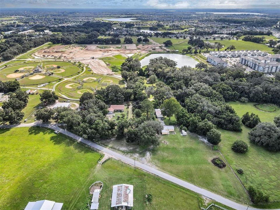 待售: $800,000 (4 贝兹, 2 浴室, 1340 平方英尺)