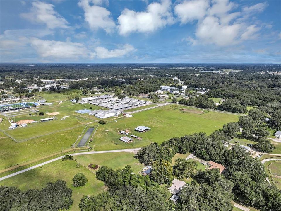 待售: $800,000 (4 贝兹, 2 浴室, 1340 平方英尺)