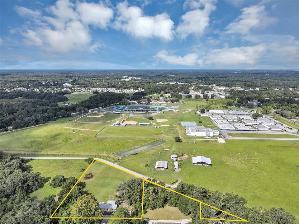 待售: $800,000 (4 贝兹, 2 浴室, 1340 平方英尺)