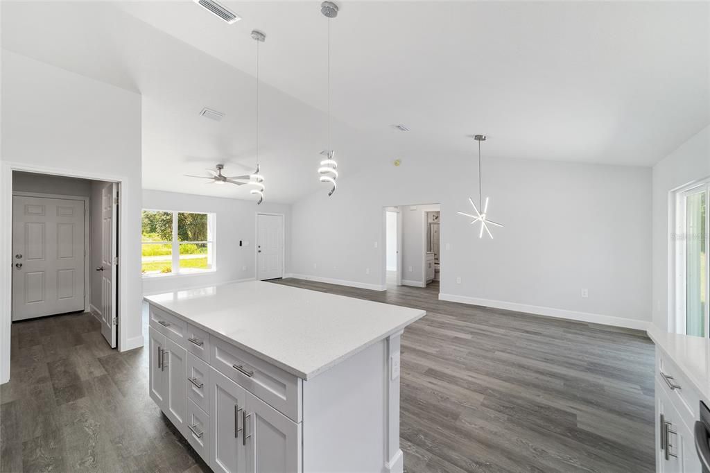 Activo con contrato: $244,900 (3 camas, 2 baños, 1380 Pies cuadrados)