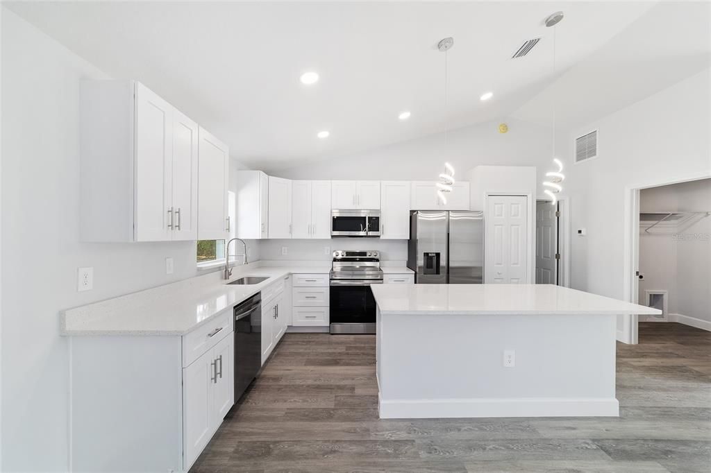 Activo con contrato: $244,900 (3 camas, 2 baños, 1380 Pies cuadrados)