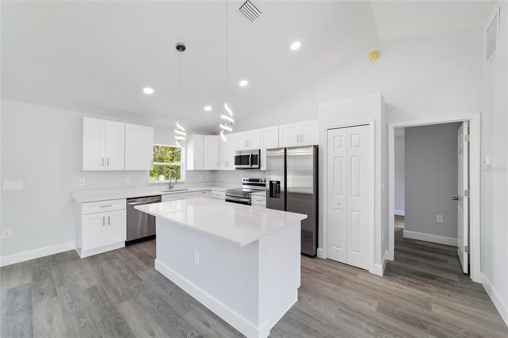 Activo con contrato: $244,900 (3 camas, 2 baños, 1380 Pies cuadrados)