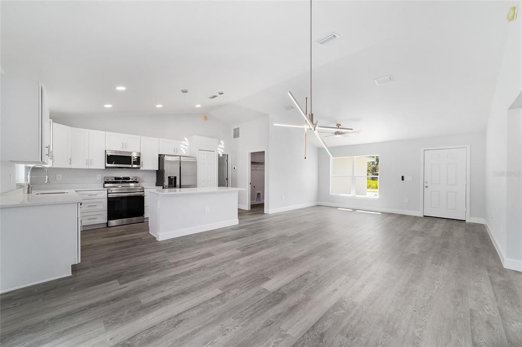 Activo con contrato: $244,900 (3 camas, 2 baños, 1380 Pies cuadrados)