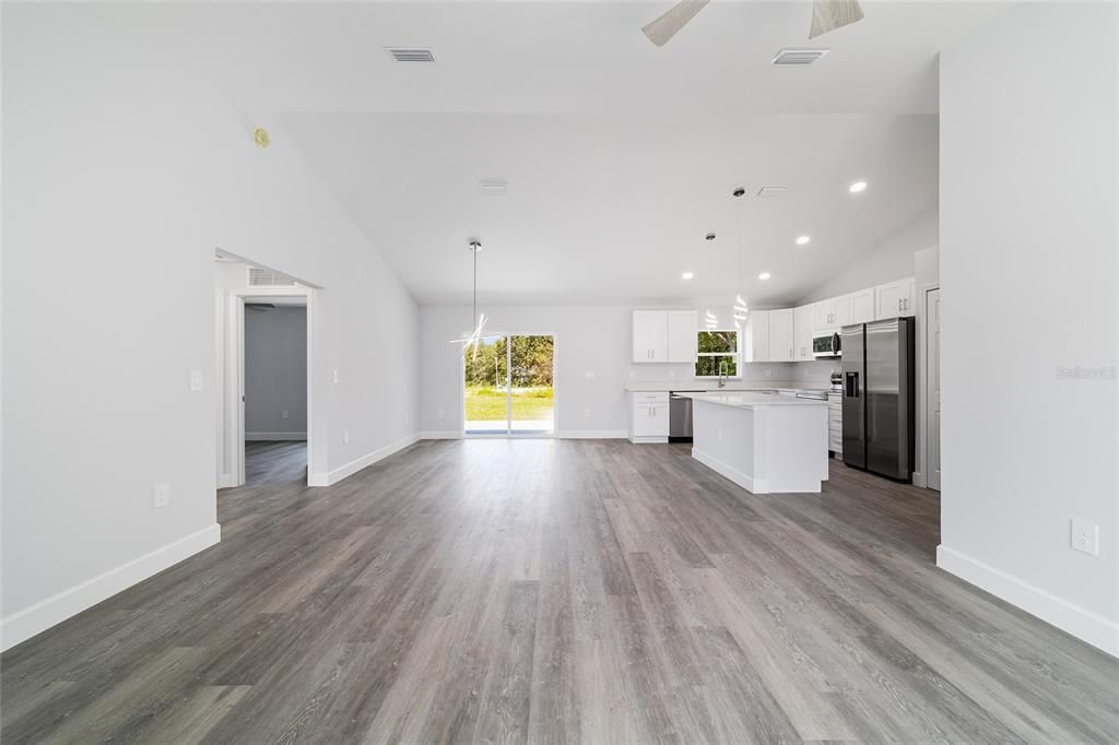 Activo con contrato: $244,900 (3 camas, 2 baños, 1380 Pies cuadrados)