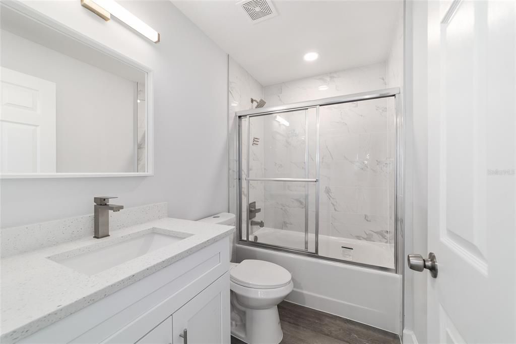 Activo con contrato: $244,900 (3 camas, 2 baños, 1380 Pies cuadrados)