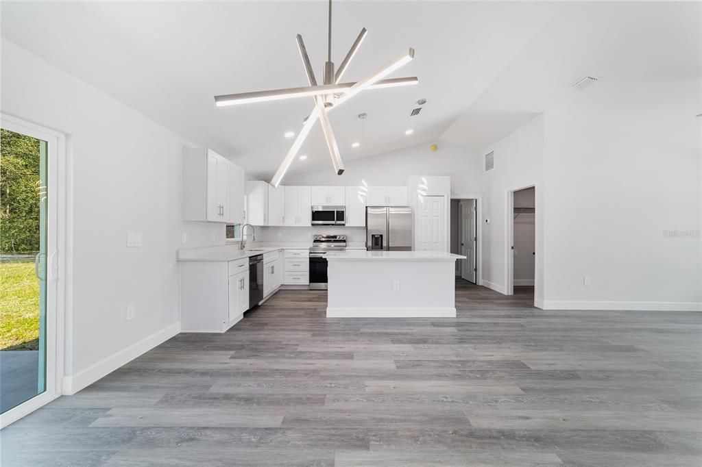 Activo con contrato: $244,900 (3 camas, 2 baños, 1380 Pies cuadrados)