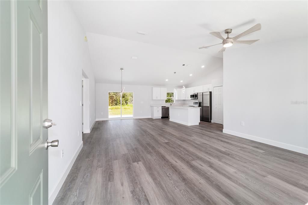 Activo con contrato: $244,900 (3 camas, 2 baños, 1380 Pies cuadrados)