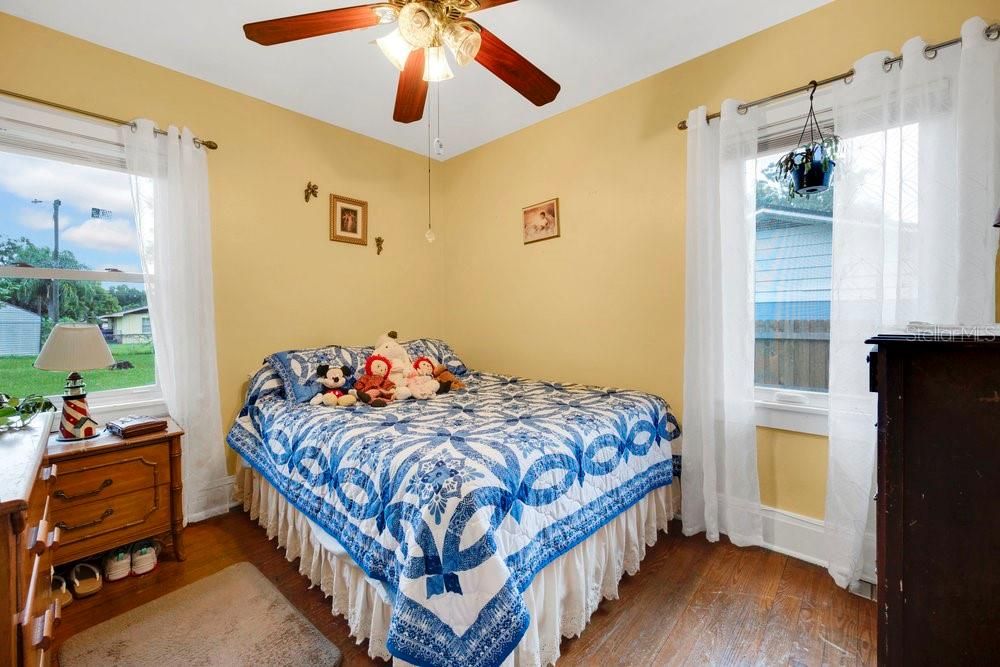 Activo con contrato: $189,500 (2 camas, 1 baños, 990 Pies cuadrados)